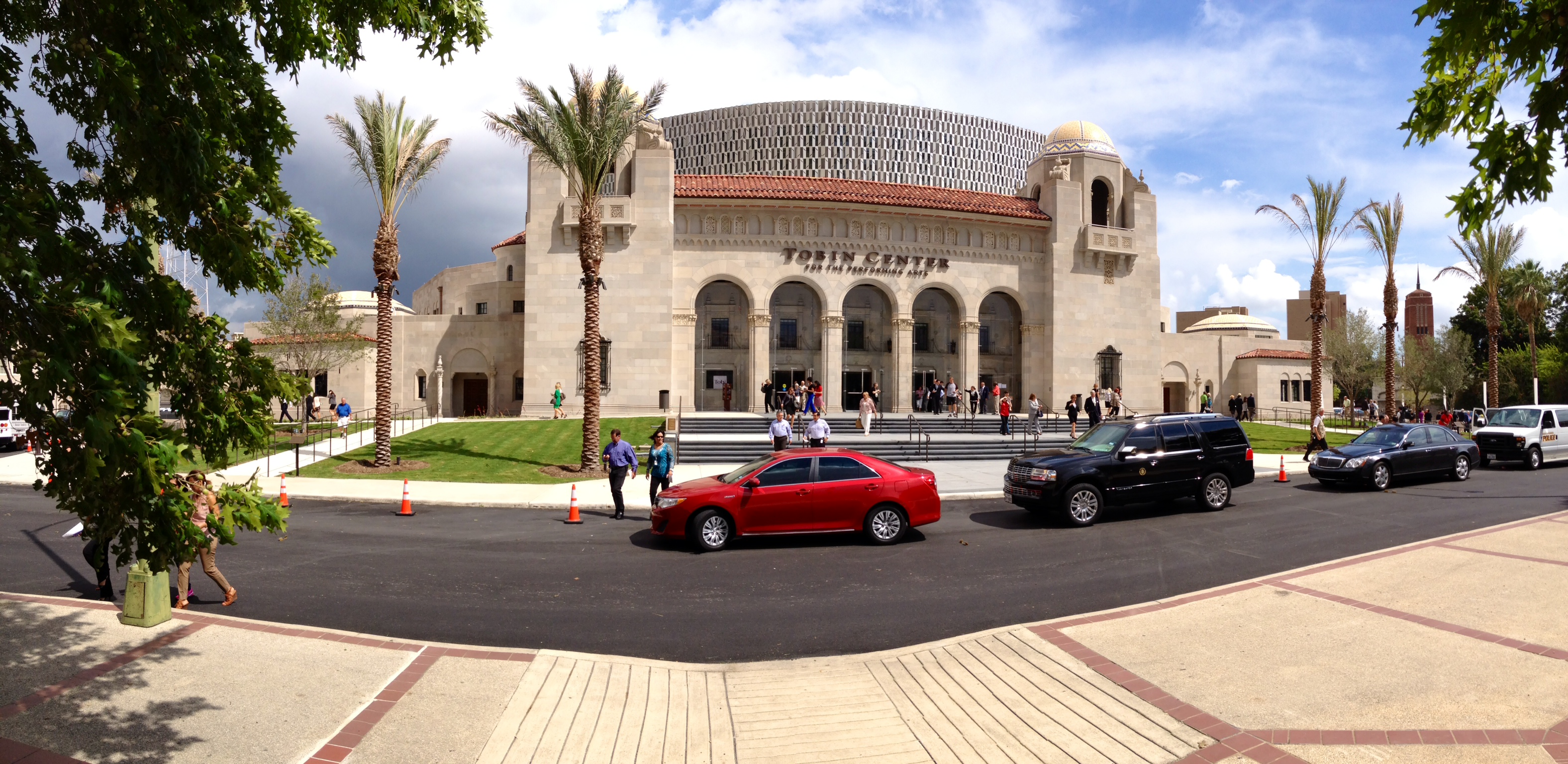 Tobin Center Parking Garage - 86zumeq
