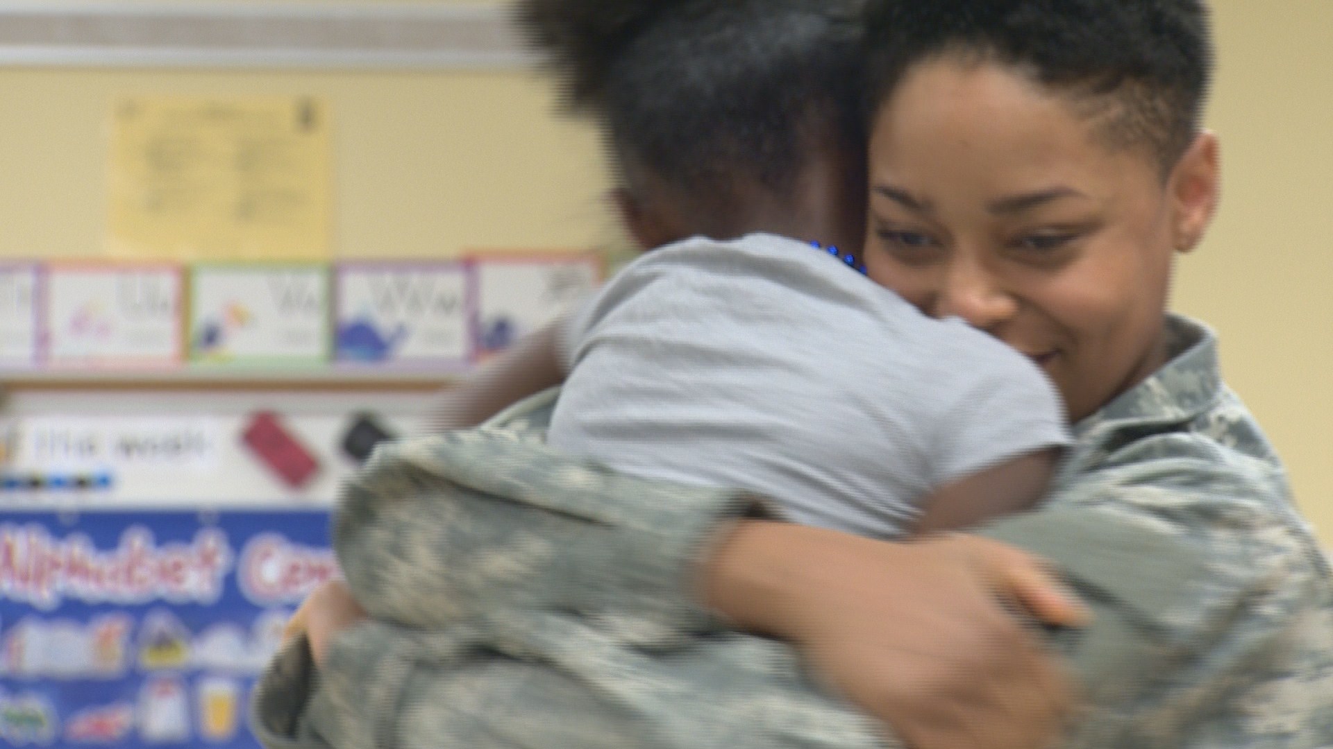 Military Mother Returns Surprises Daughter At School 5822