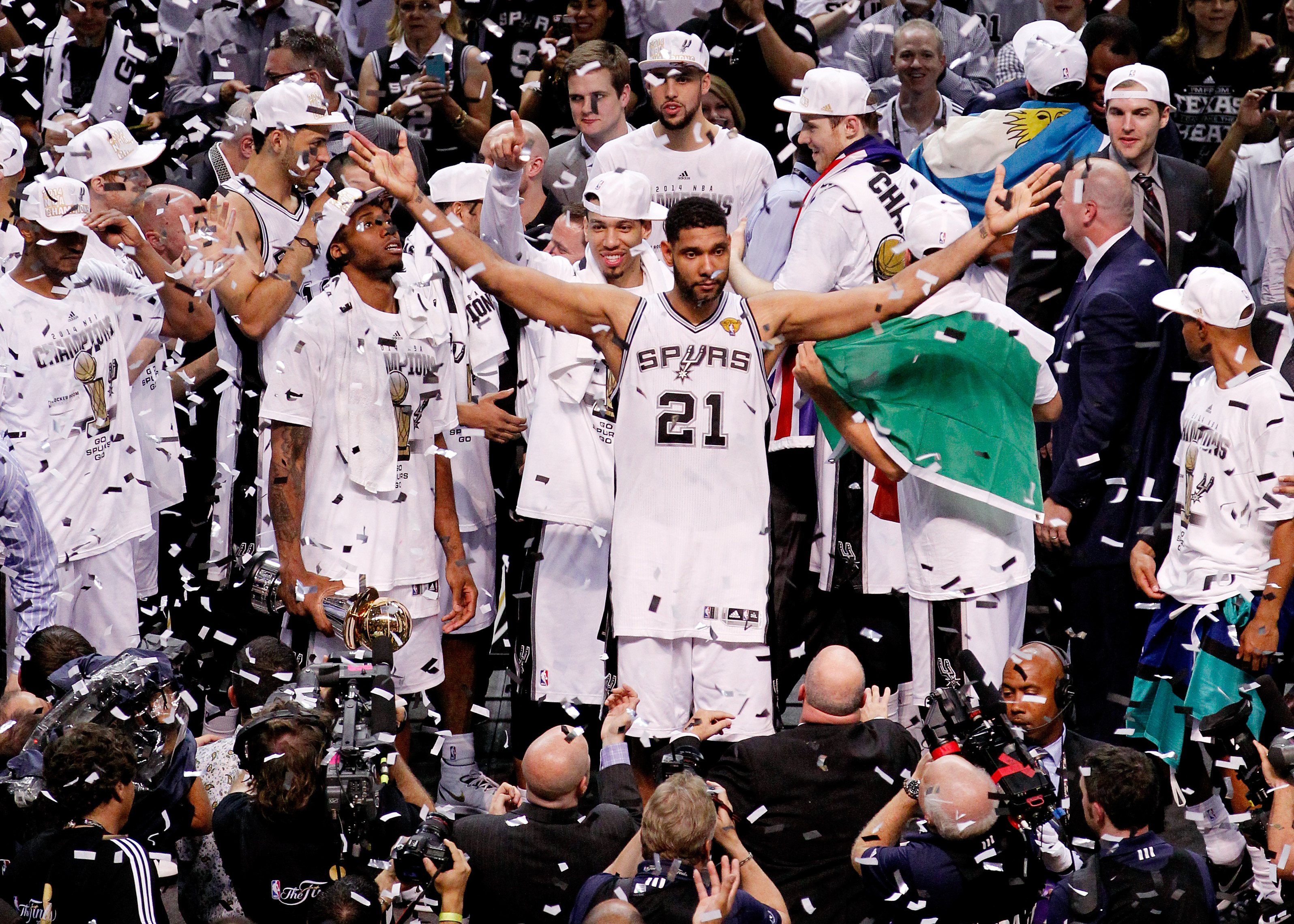 Spurs Tim Duncan 5-Time NBA CHAMPION