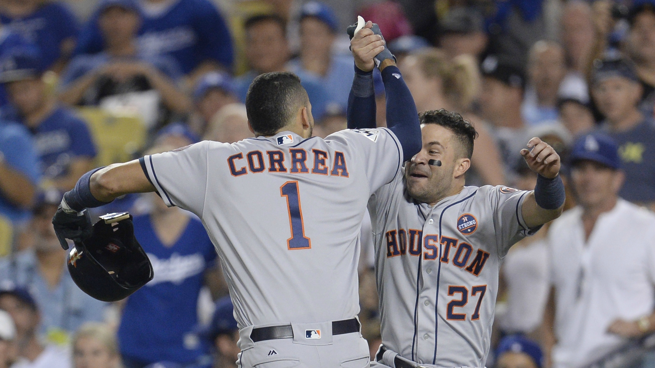 Astros come back to win Game 2 in extra innings, tie World Series