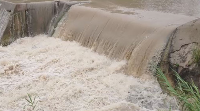 Del Rio residents look to rising water on creek, recall past killer ...