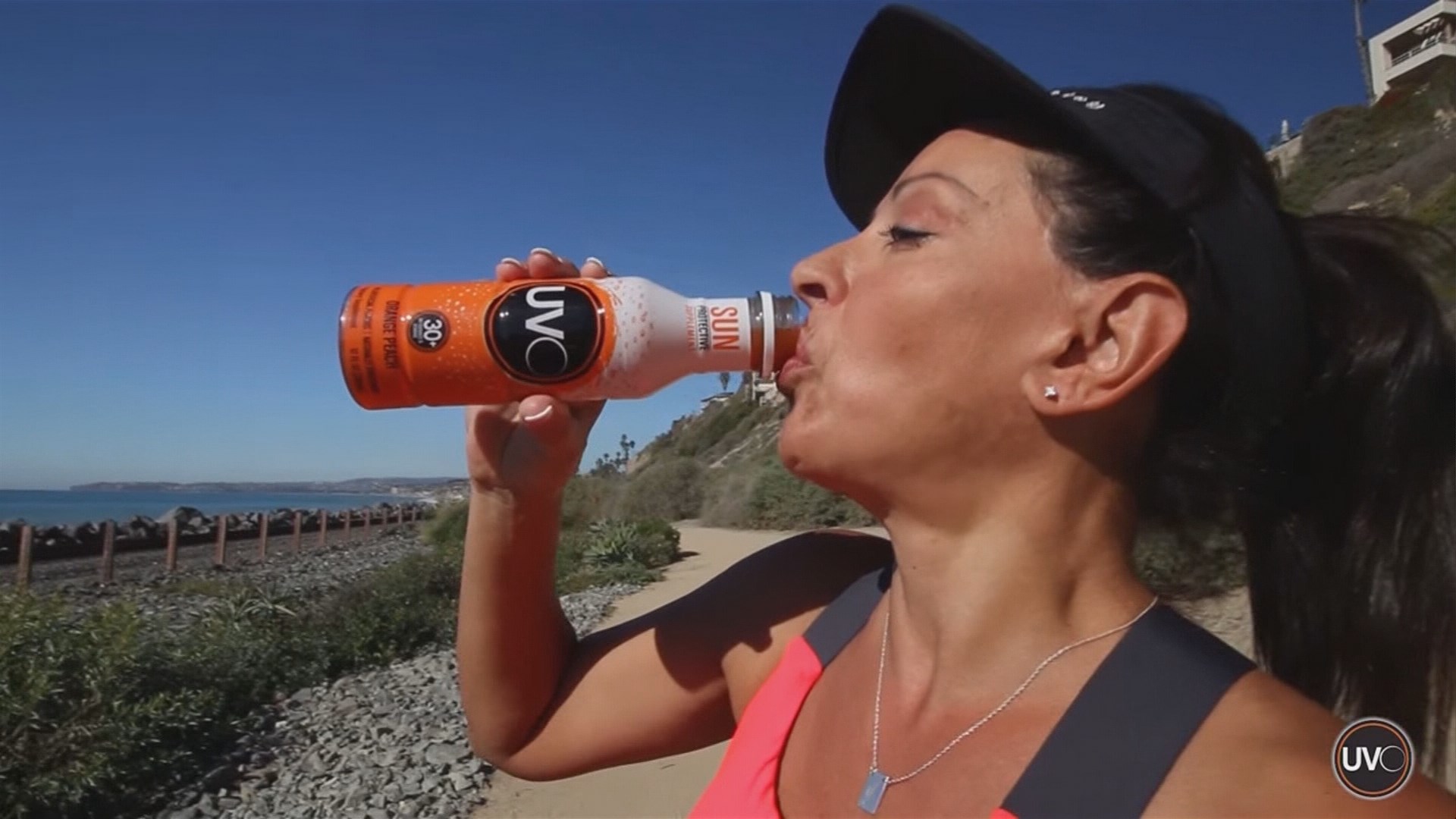 Drinkable sunscreen claims UV protection | thv11.com