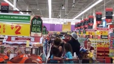 Fight between 3 women in grocery store goes viral | abc10.com